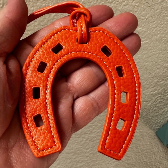 Celebrity look horseshoe purse charms in faux leather orange with white thread - Picture 4 of 4